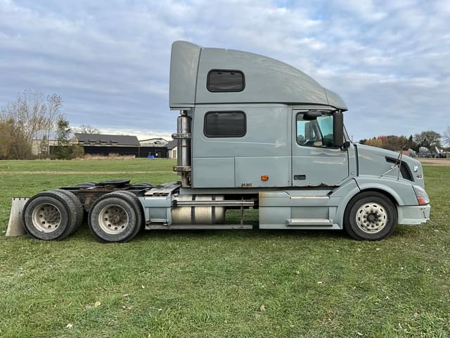 Image of Volvo VN equipment image 3