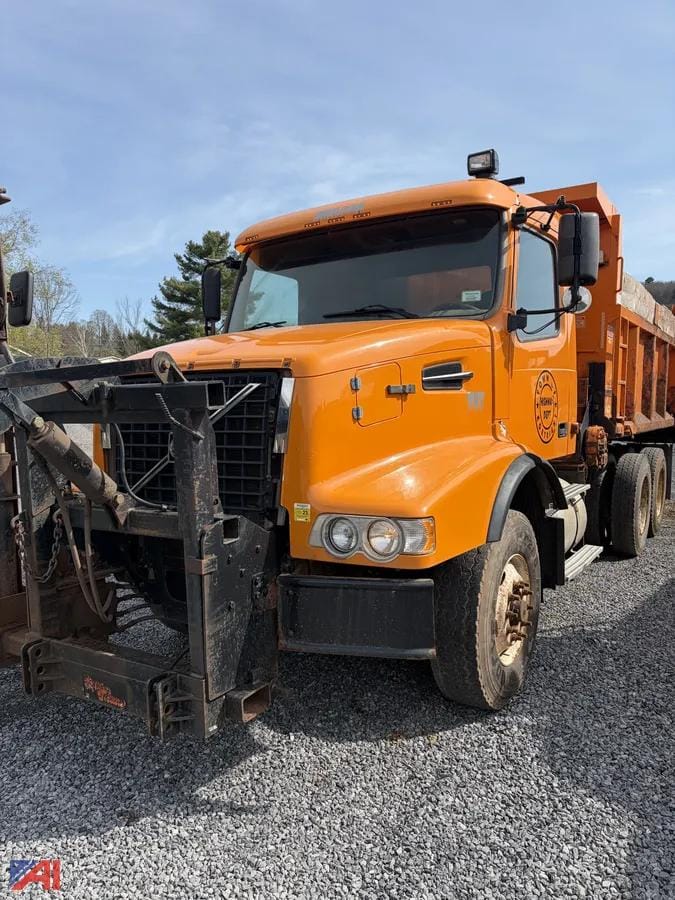 2007 Volvo VND Equipment Image0