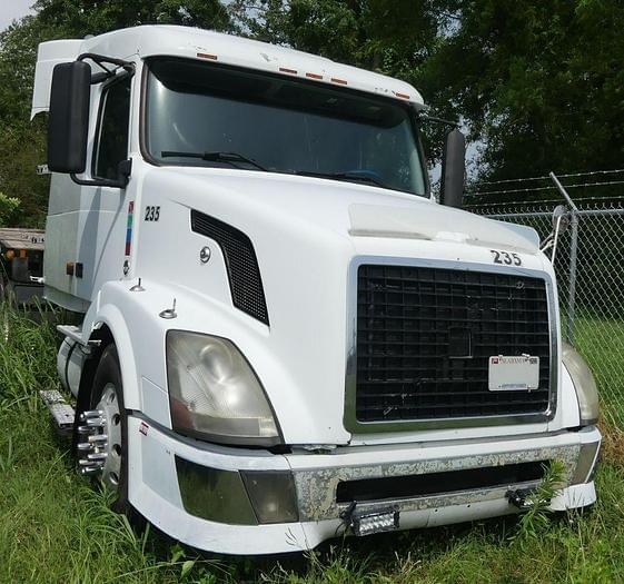 Image of Volvo VNL64T Primary image