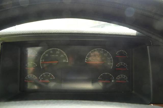 Image of Volvo VNL64T equipment image 2