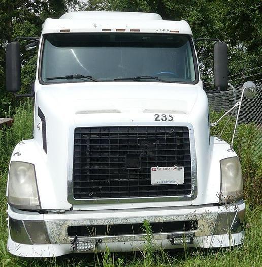 Image of Volvo VNL64T equipment image 1