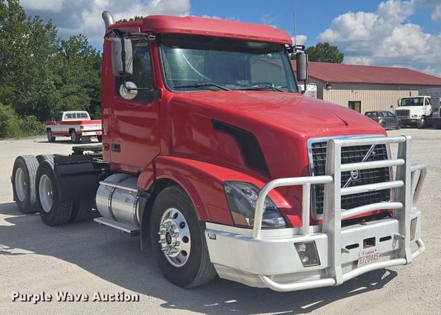 Image of Volvo VNL equipment image 2