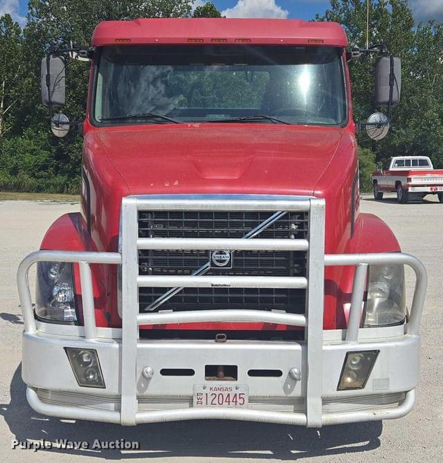 Image of Volvo VNL equipment image 1