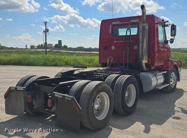Image of Volvo VNL equipment image 4