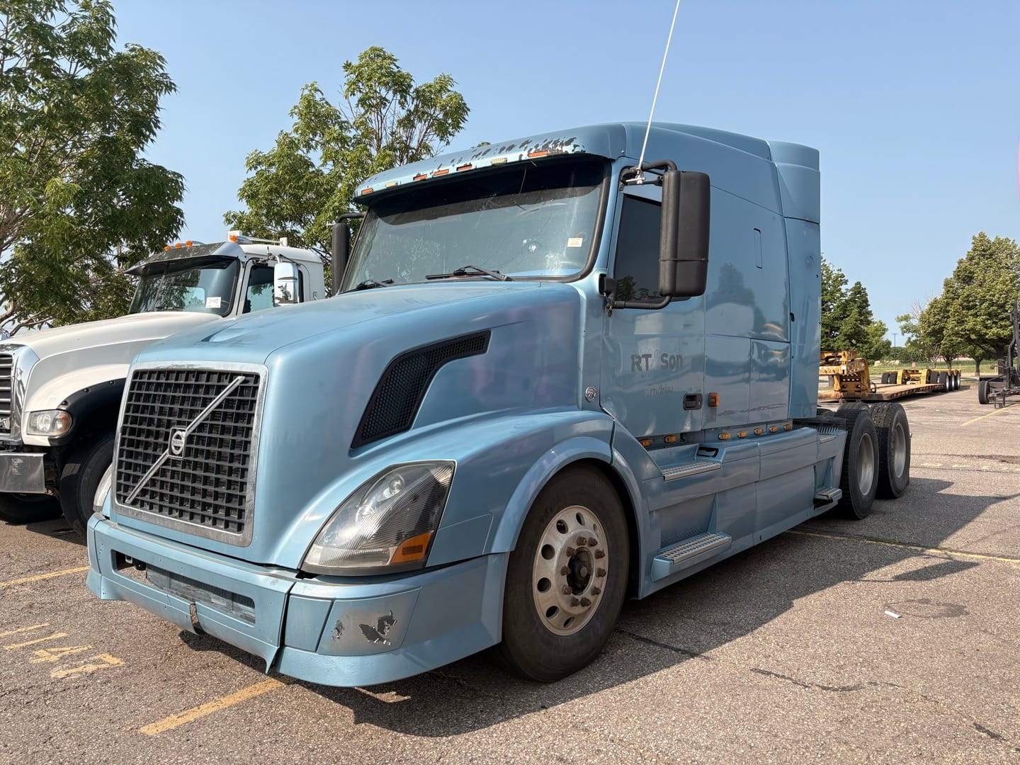 2007 Volvo VNL Equipment Image0