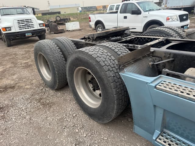Image of Volvo VNL equipment image 4