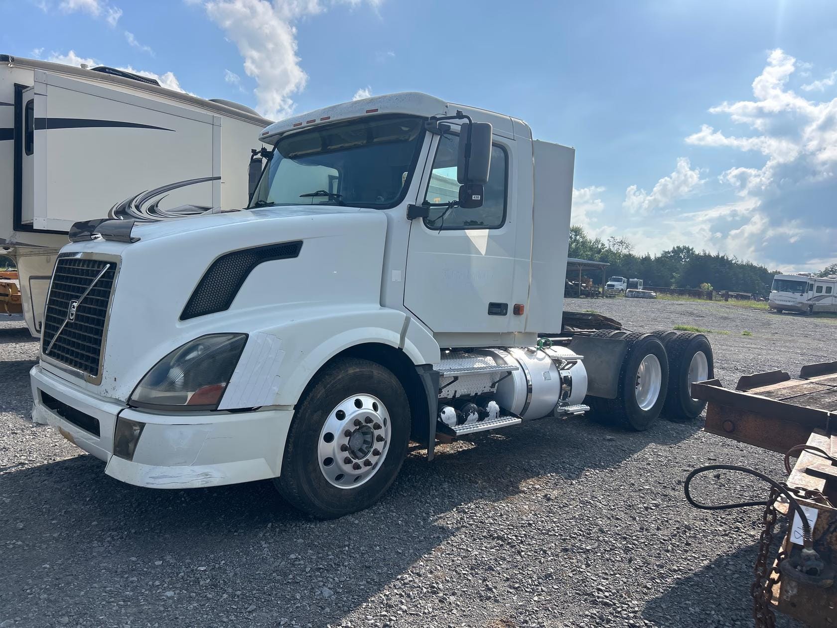 2007 Volvo VNL Equipment Image0