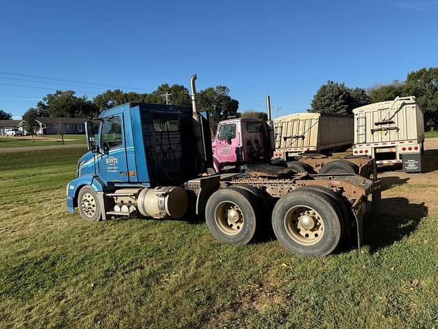 Image of Volvo VNL equipment image 1