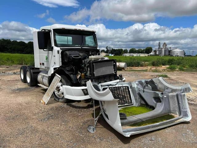 Image of Volvo VNL equipment image 1