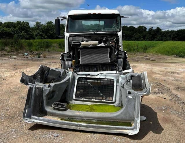 Image of Volvo VNL equipment image 3