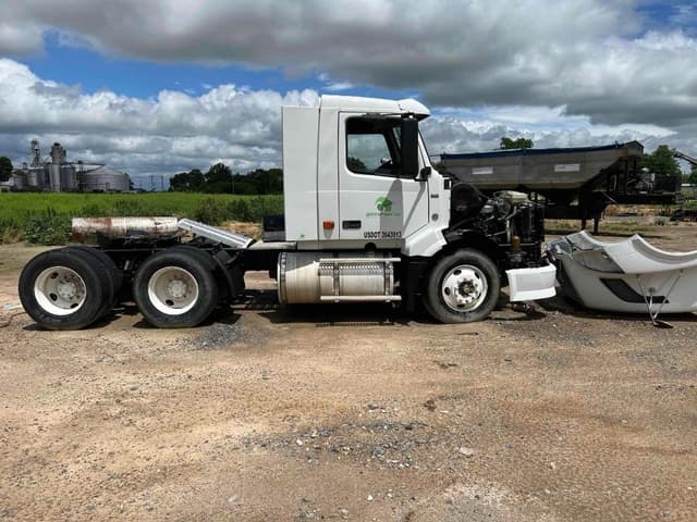 Image of Volvo VNL equipment image 4