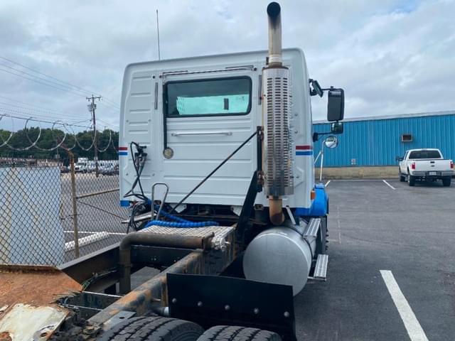 Image of Volvo VNL equipment image 2