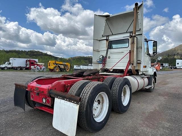 Image of Volvo VNL equipment image 4