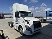 Thumbnail image Volvo VNL42T300 7