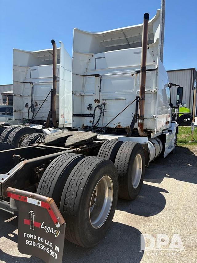 Image of Volvo VNL630 equipment image 4