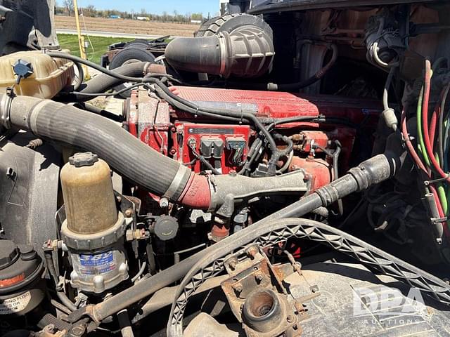 Image of Volvo VNL630 equipment image 3