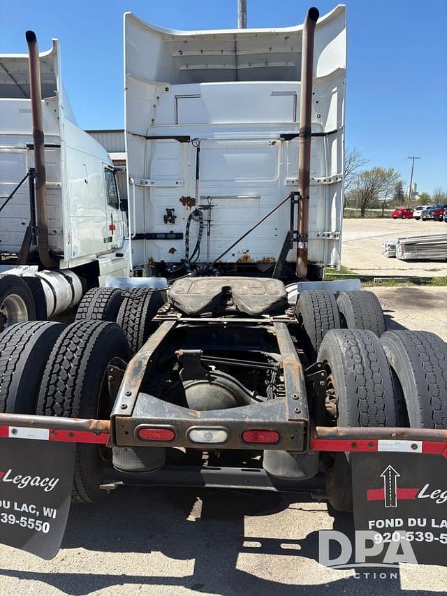 Image of Volvo VNL630 equipment image 2