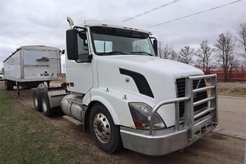 2007 Volvo VNL64T300 Equipment Image0