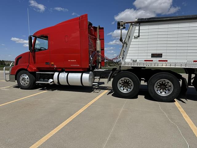 Image of Volvo VNL64T630 equipment image 1