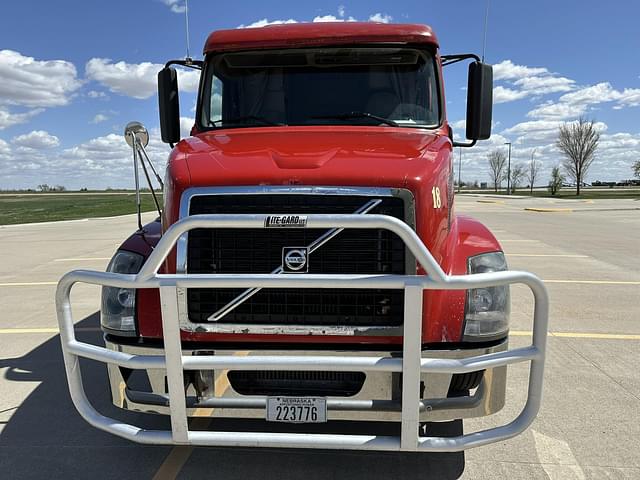 Image of Volvo VNL64T630 equipment image 3