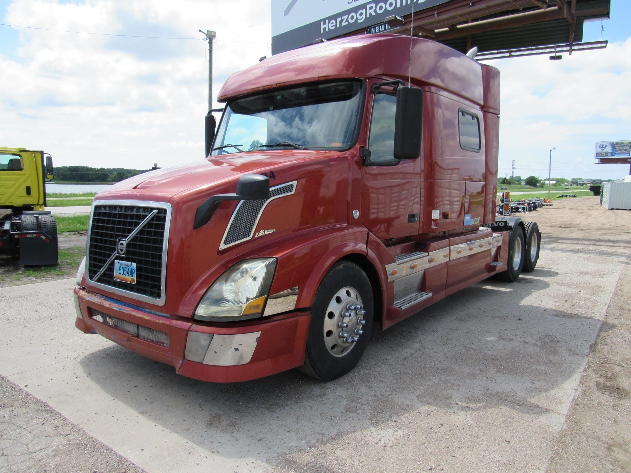 2007 Volvo VNL64T730 Equipment Image0