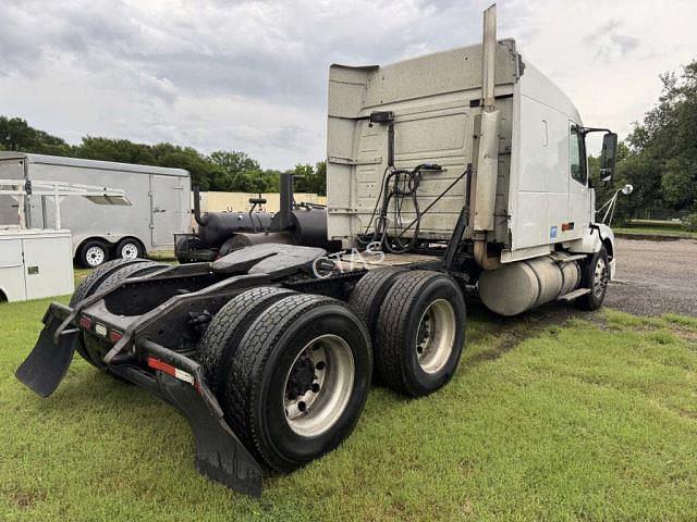 Image of Volvo VNL670 equipment image 2