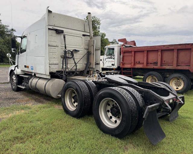 Image of Volvo VNL670 equipment image 3