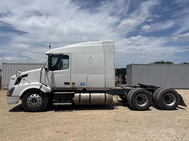 Image of Volvo VNL670 equipment image 1