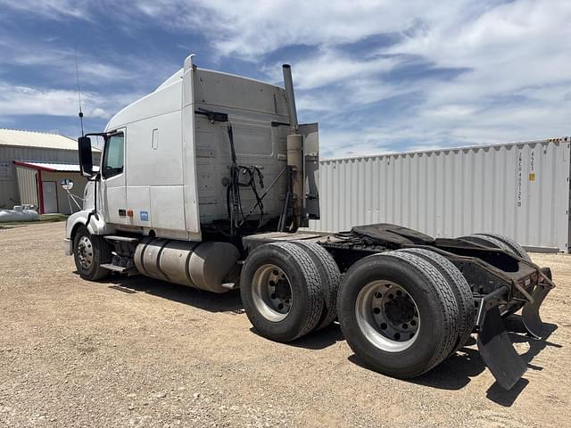 Image of Volvo VNL670 equipment image 2
