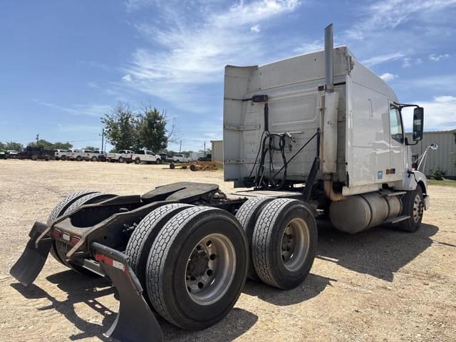 Image of Volvo VNL670 equipment image 4