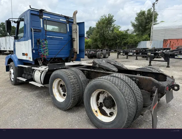 Image of Volvo VNM equipment image 2