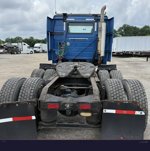 Image of Volvo VNM equipment image 3