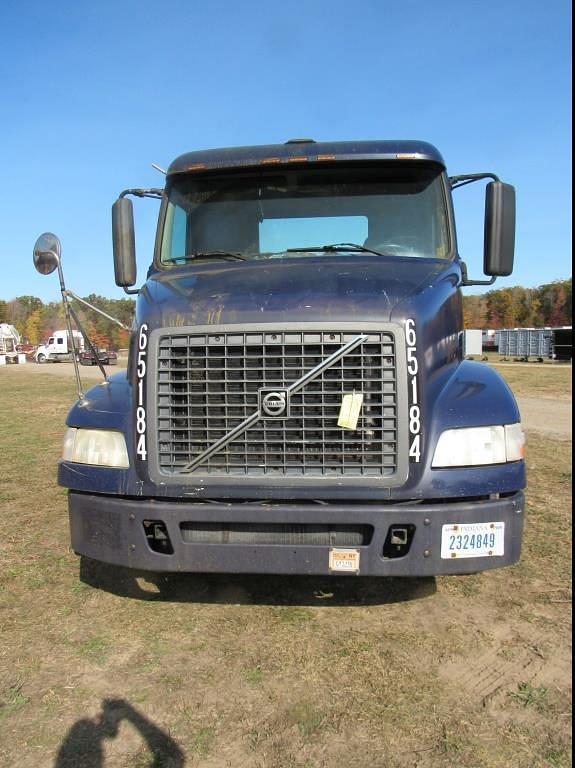 Image of Volvo VNM equipment image 1