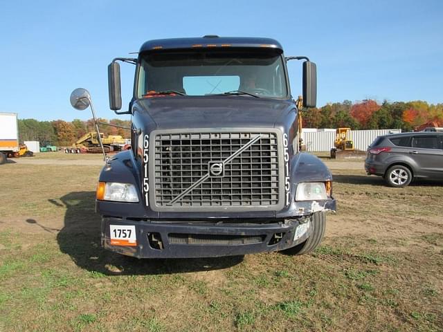 Image of Volvo VNM equipment image 1