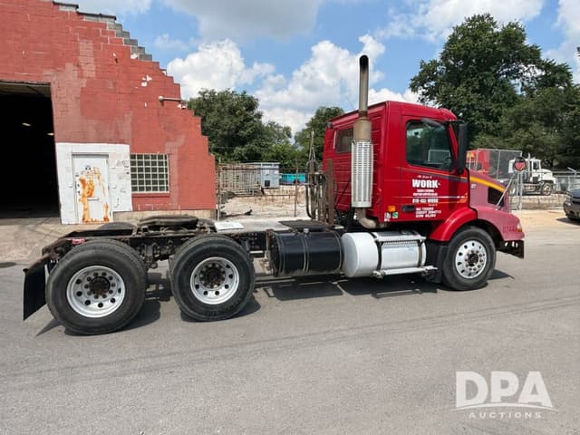 Image of Volvo VNM equipment image 4