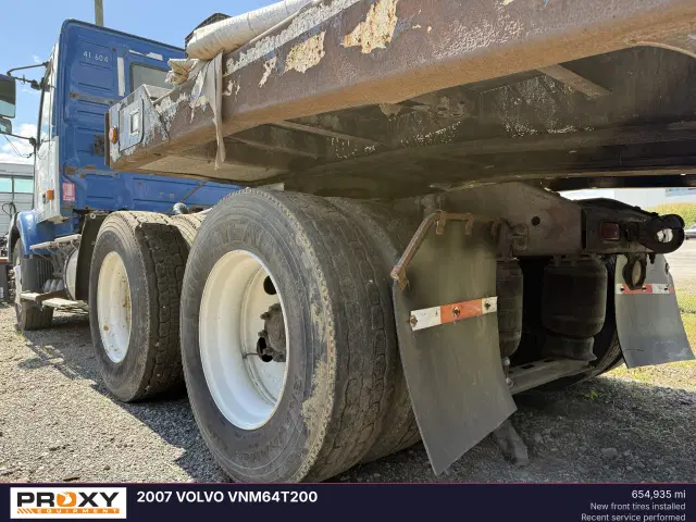 Image of Volvo VNM64T200 equipment image 3