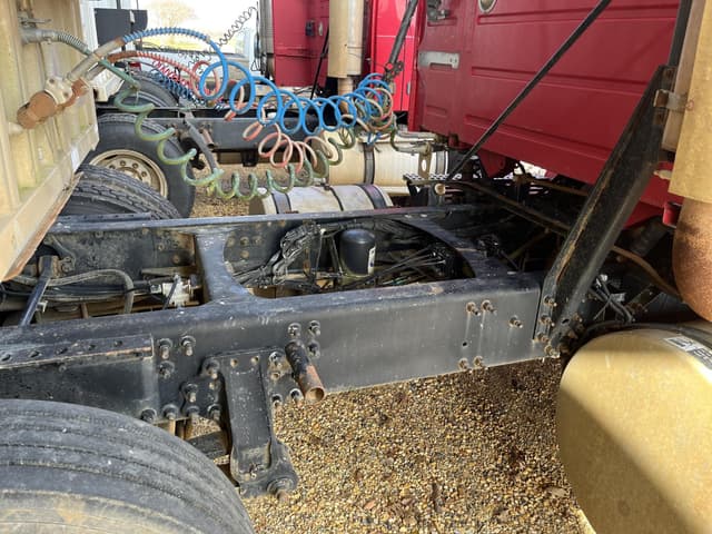 Image of Volvo VNM64T200 equipment image 3