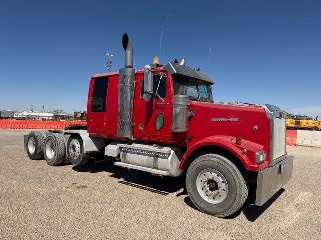 Image of Western Star 4900 equipment image 2