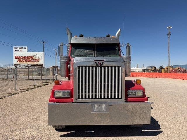 Image of Western Star 4900 equipment image 1