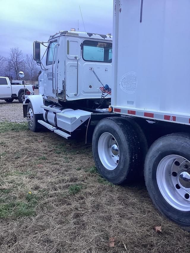 Image of Western Star 4900 equipment image 2