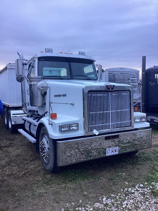 Image of Western Star 4900 equipment image 1