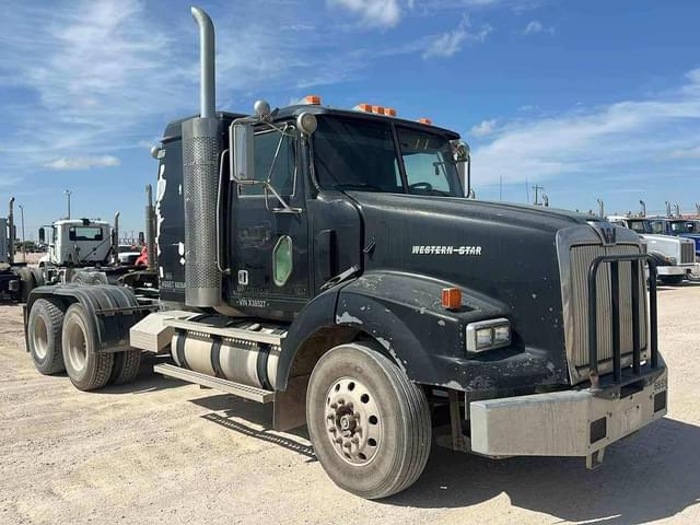 Image of Western Star 4900 equipment image 1
