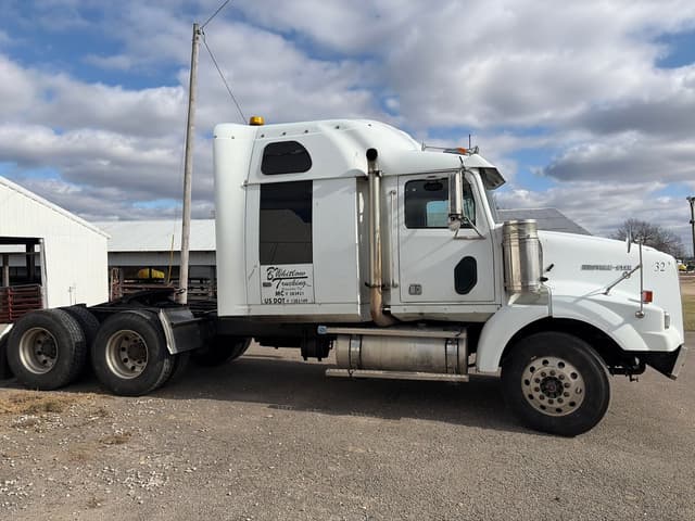 Image of Western Star 4900 SA equipment image 1