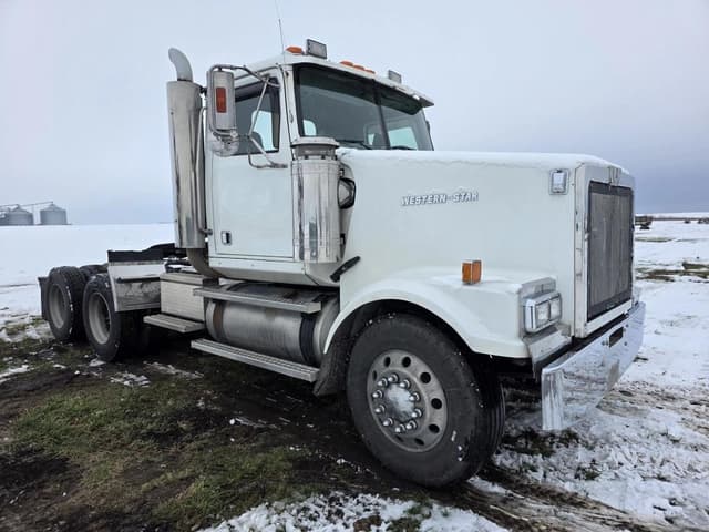 Image of Western Star 4900 equipment image 1