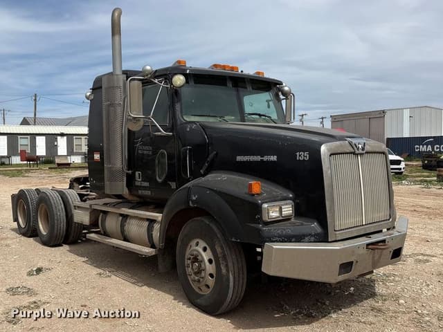Image of Western Star 4900 equipment image 2