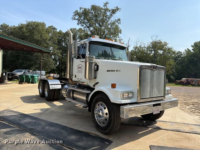 Image of Western Star 4900 equipment image 2