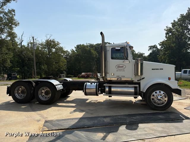 Image of Western Star 4900 equipment image 3