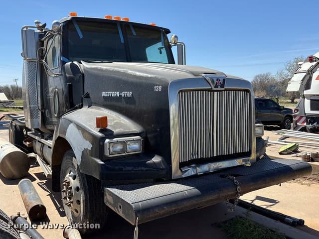 Image of Western Star 4900 equipment image 2