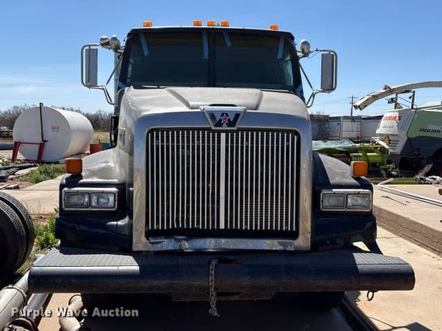 Image of Western Star 4900 equipment image 1
