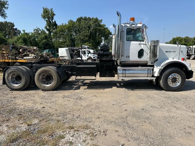Image of Western Star 4900 equipment image 3